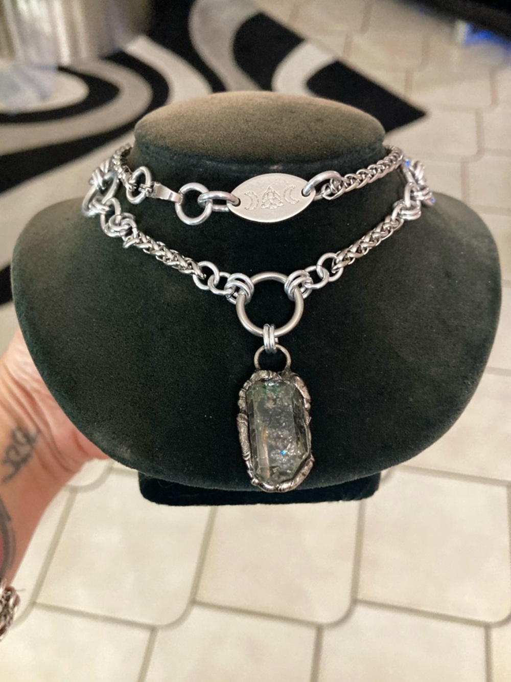 Smoky black herkimer diamond crystal on handmade maille stainless steel chain - Picture 9 of 15